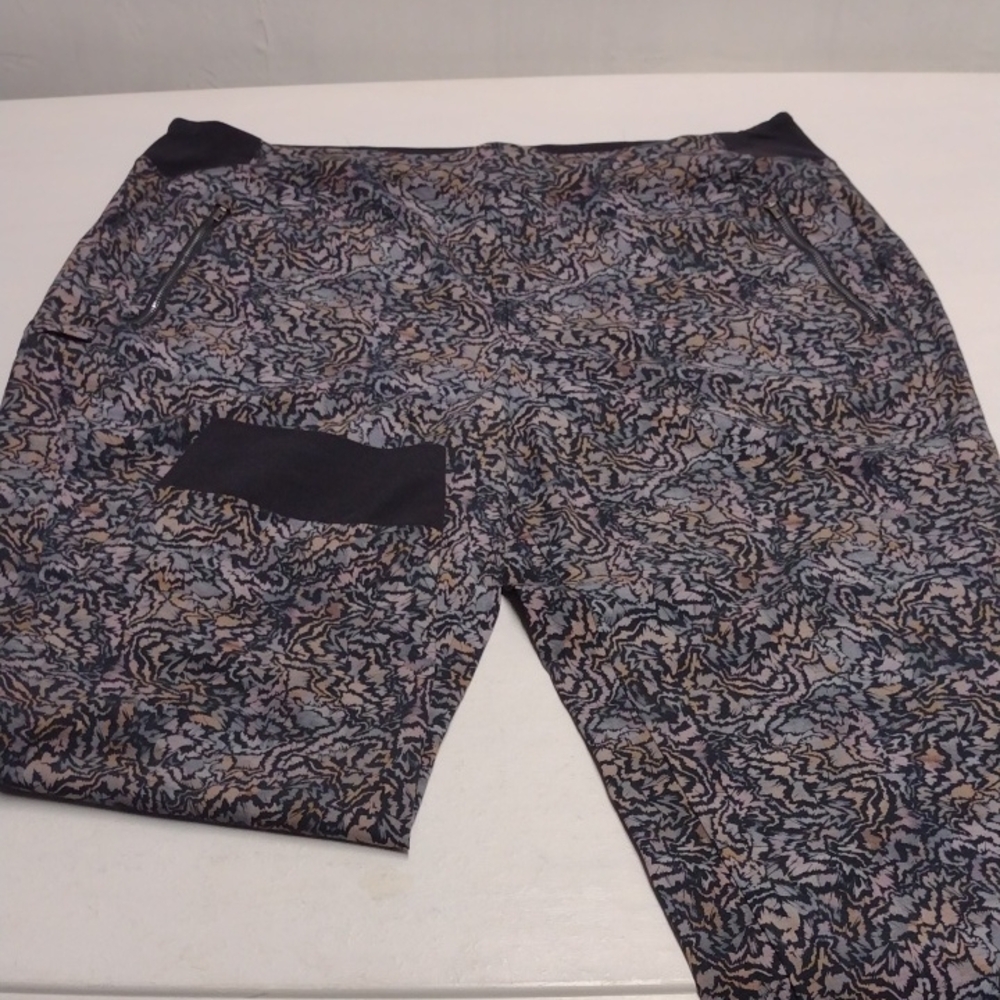 Athleta women's Black and Gray for Versatile Style size 18